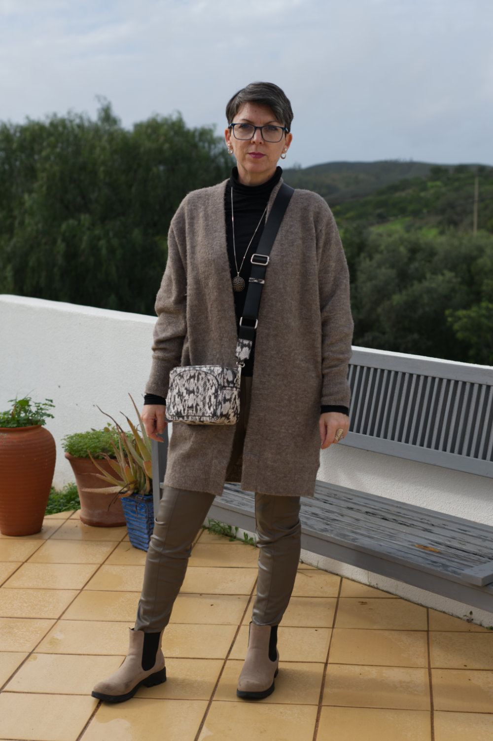 How to Wear a Belt Bag & Confident Twosday Linkup - I do deClaire